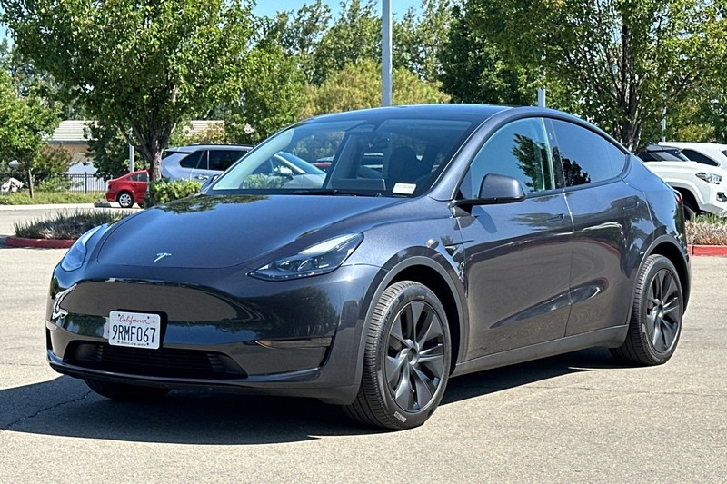 Tesla Model Y Vehicle Full-screen Gallery Image 08