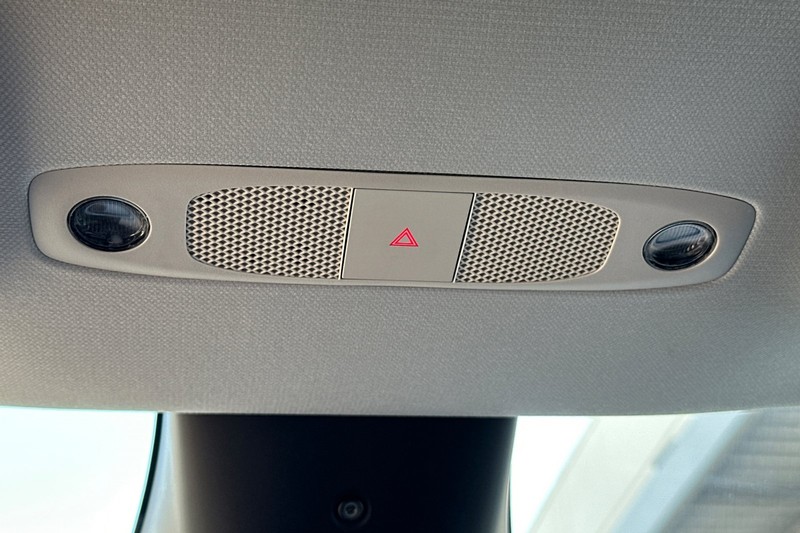 Tesla Model Y Vehicle Full-screen Gallery Image 24