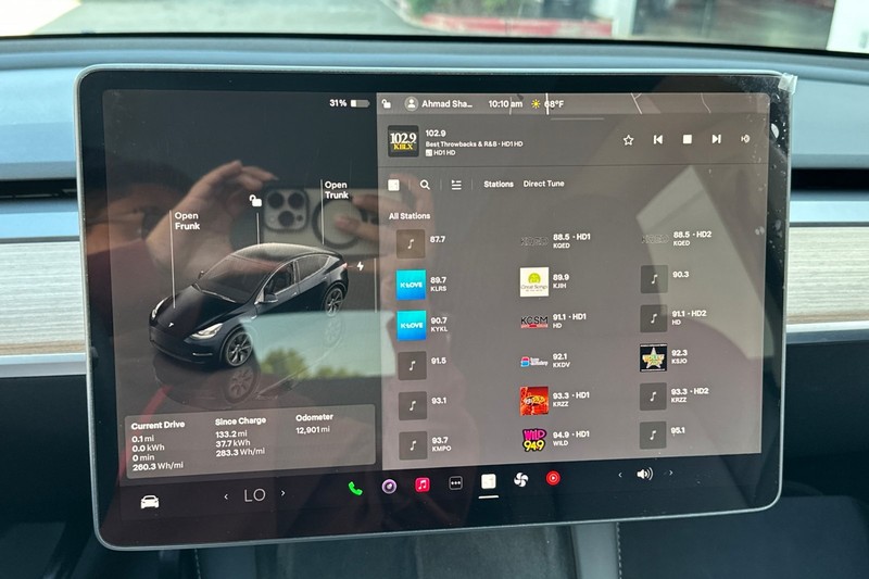 Tesla Model Y Vehicle Full-screen Gallery Image 26