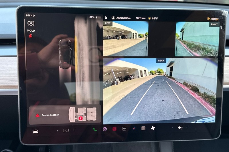Tesla Model Y Vehicle Full-screen Gallery Image 27