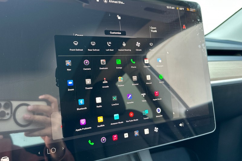 Tesla Model Y Vehicle Full-screen Gallery Image 28
