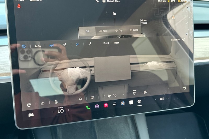 Tesla Model Y Vehicle Full-screen Gallery Image 29