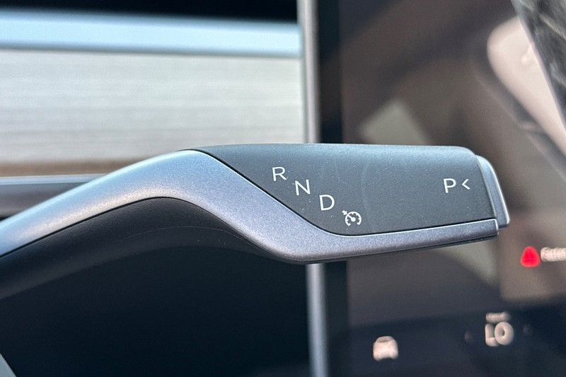 Tesla Model Y Vehicle Full-screen Gallery Image 31