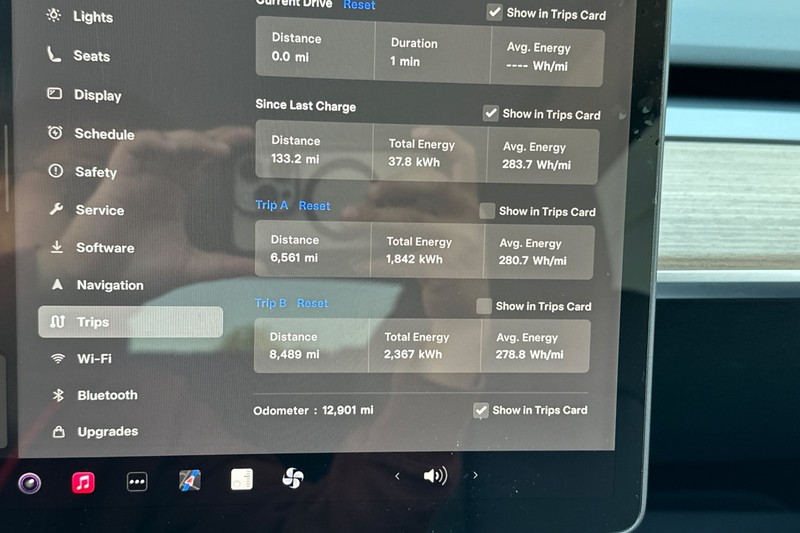 Tesla Model Y Vehicle Full-screen Gallery Image 36