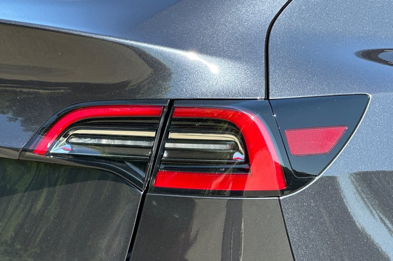 Tesla Model Y Vehicle Full-screen Gallery Image 45