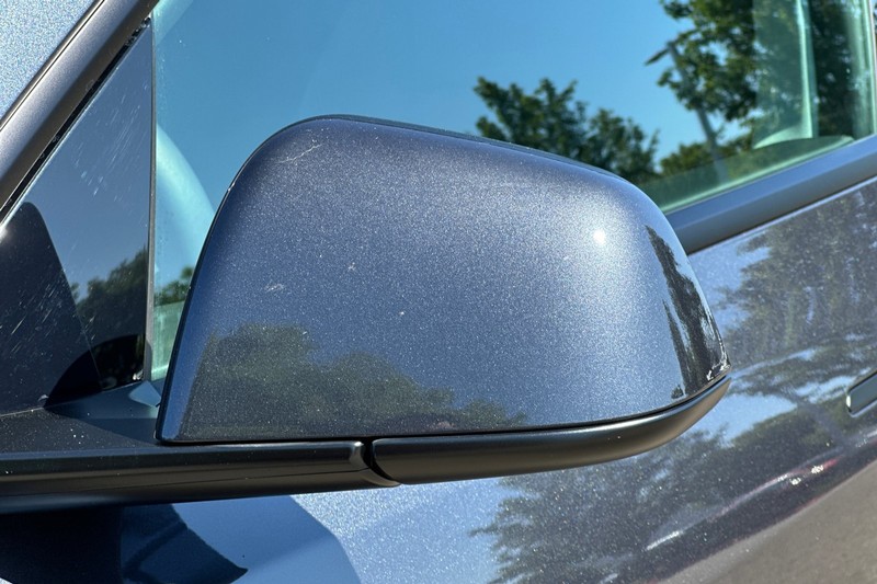 Tesla Model Y Vehicle Full-screen Gallery Image 48