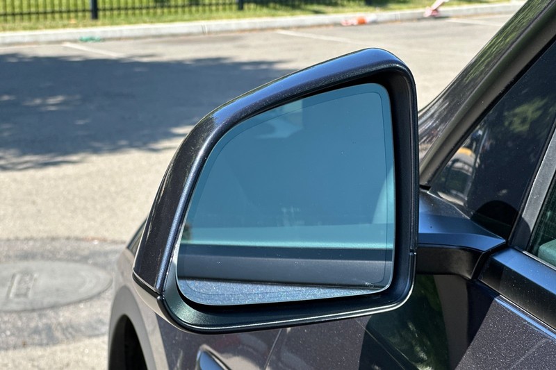 Tesla Model Y Vehicle Full-screen Gallery Image 49