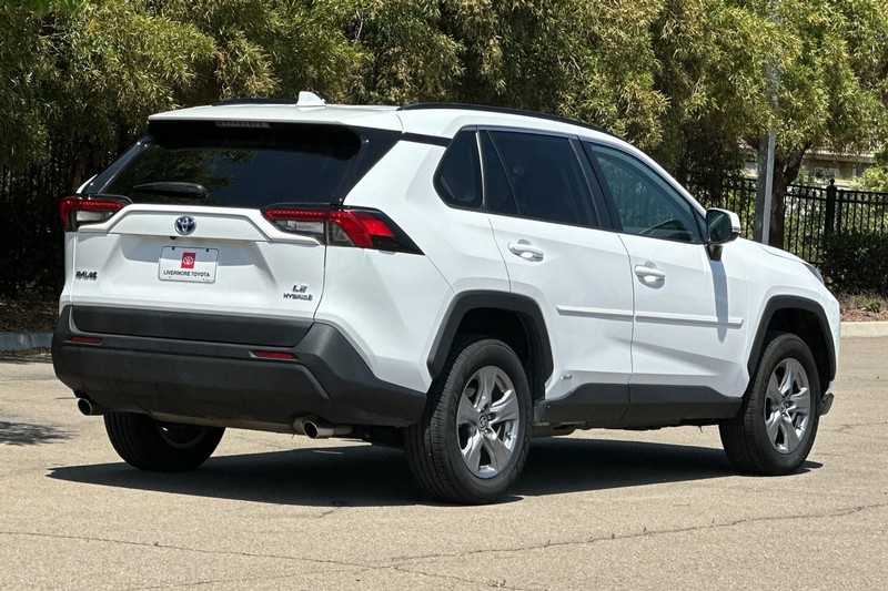 Toyota RAV4 Vehicle Full-screen Gallery Image 04