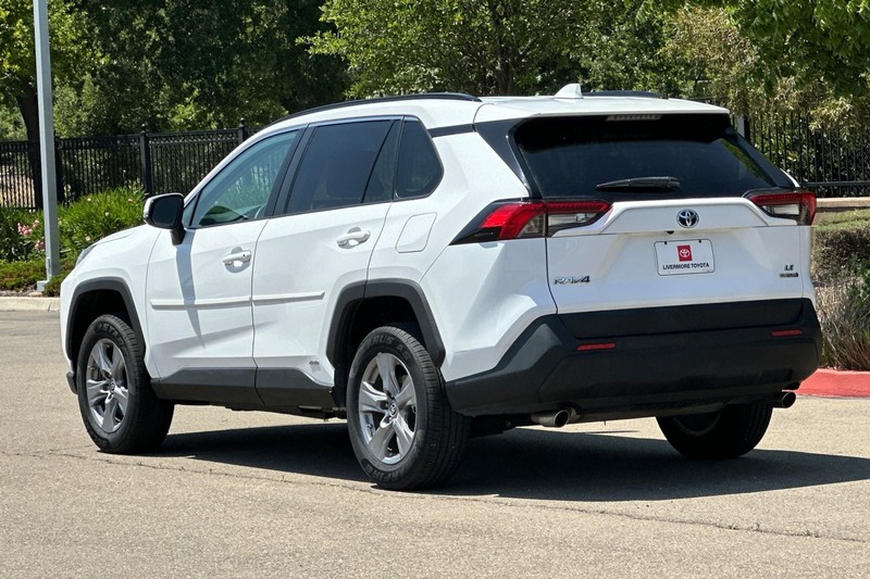 Toyota RAV4 Vehicle Full-screen Gallery Image 06