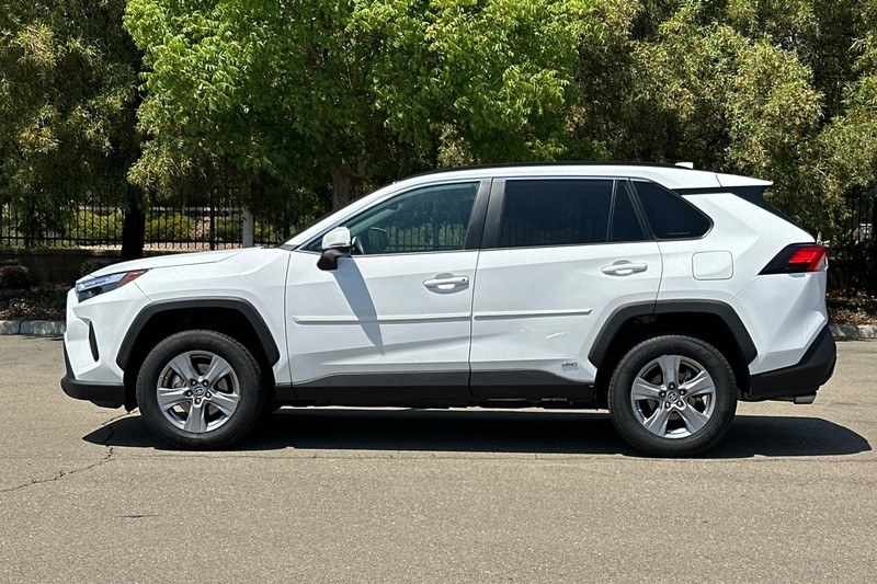 Toyota RAV4 Vehicle Full-screen Gallery Image 07