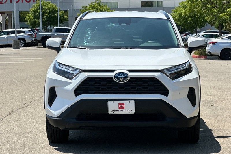 Toyota RAV4 Vehicle Full-screen Gallery Image 09