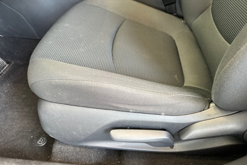 Toyota RAV4 Vehicle Full-screen Gallery Image 13