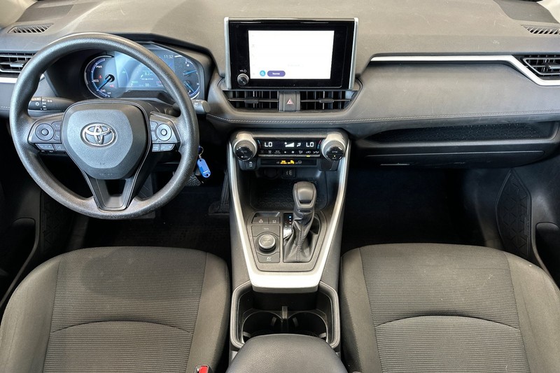 Toyota RAV4 Vehicle Full-screen Gallery Image 15