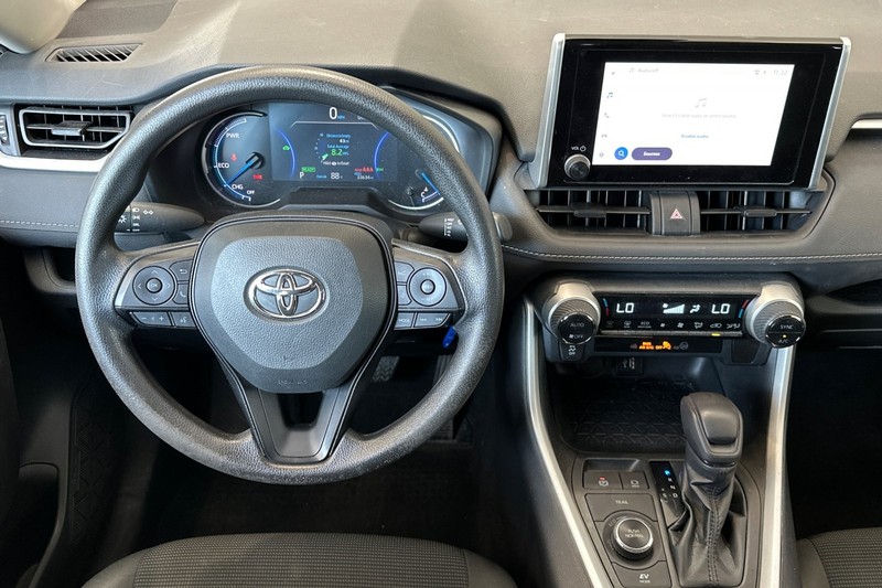 Toyota RAV4 Vehicle Full-screen Gallery Image 16