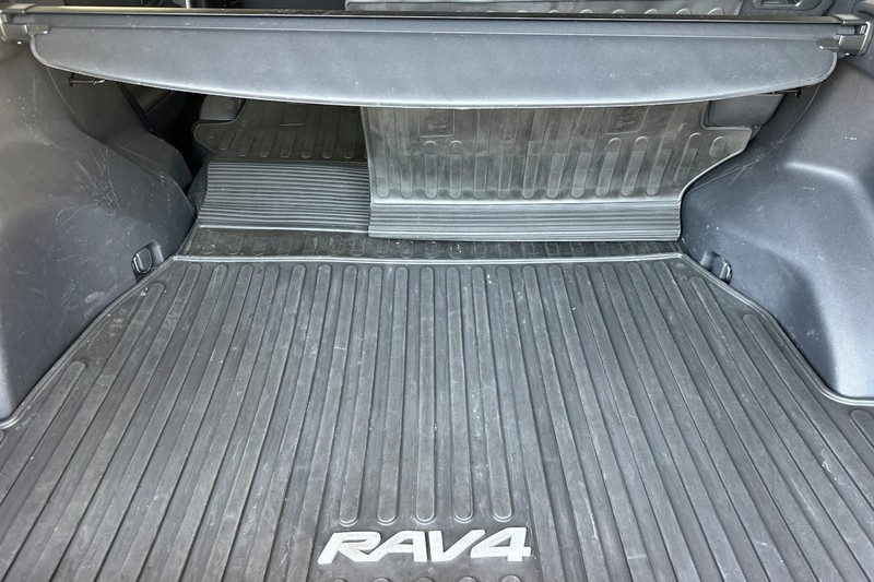 Toyota RAV4 Vehicle Full-screen Gallery Image 17
