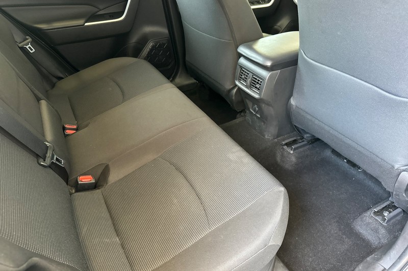 Toyota RAV4 Vehicle Full-screen Gallery Image 18