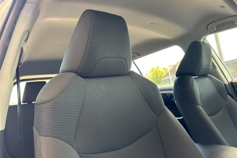 Toyota RAV4 Vehicle Full-screen Gallery Image 20