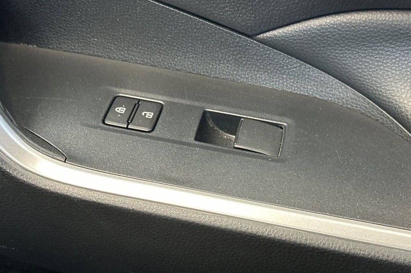 Toyota RAV4 Vehicle Full-screen Gallery Image 22
