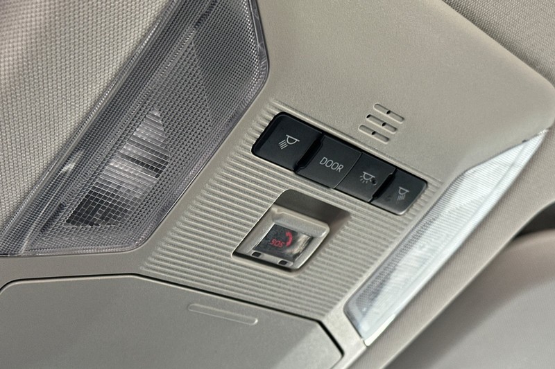 Toyota RAV4 Vehicle Full-screen Gallery Image 23