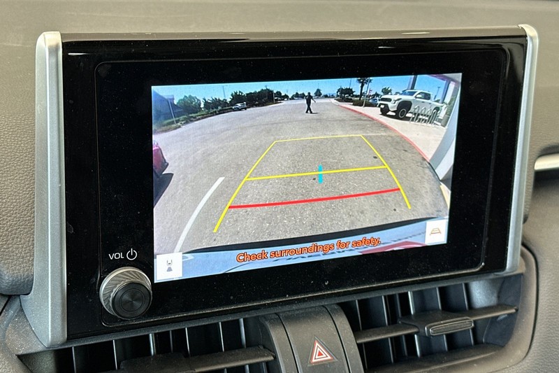 Toyota RAV4 Vehicle Full-screen Gallery Image 26