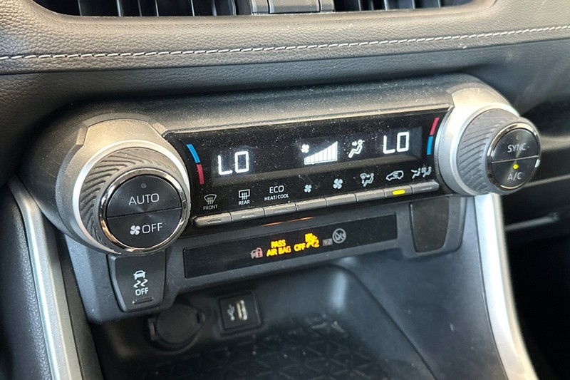 Toyota RAV4 Vehicle Full-screen Gallery Image 27