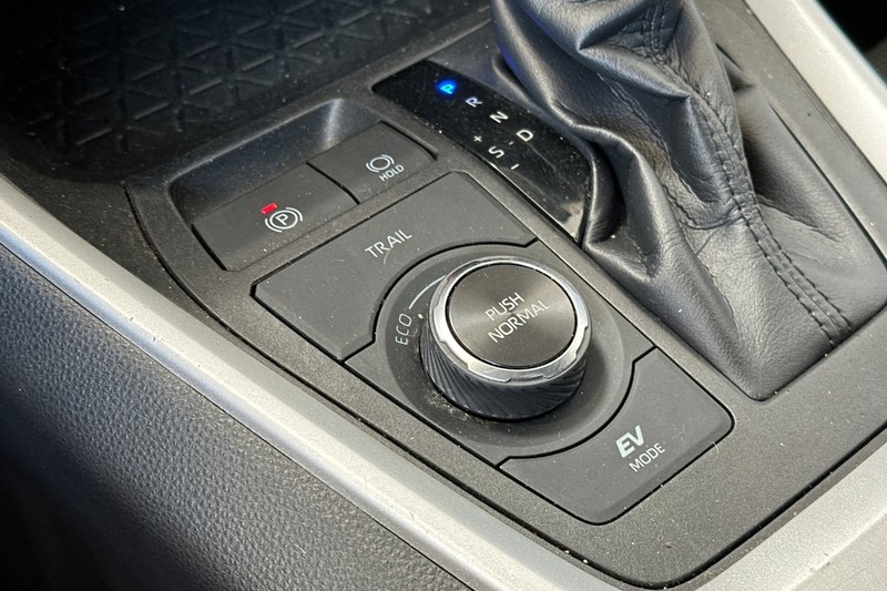 Toyota RAV4 Vehicle Full-screen Gallery Image 31