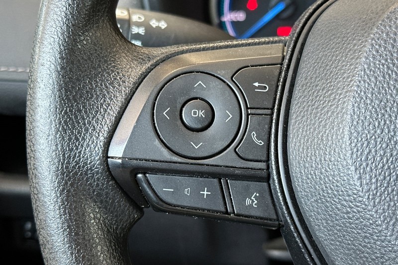 Toyota RAV4 Vehicle Full-screen Gallery Image 35