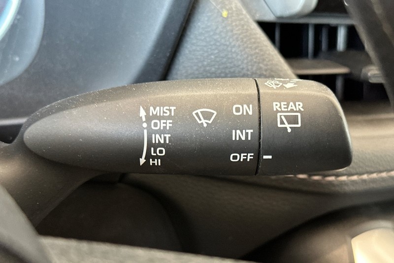 Toyota RAV4 Vehicle Full-screen Gallery Image 38