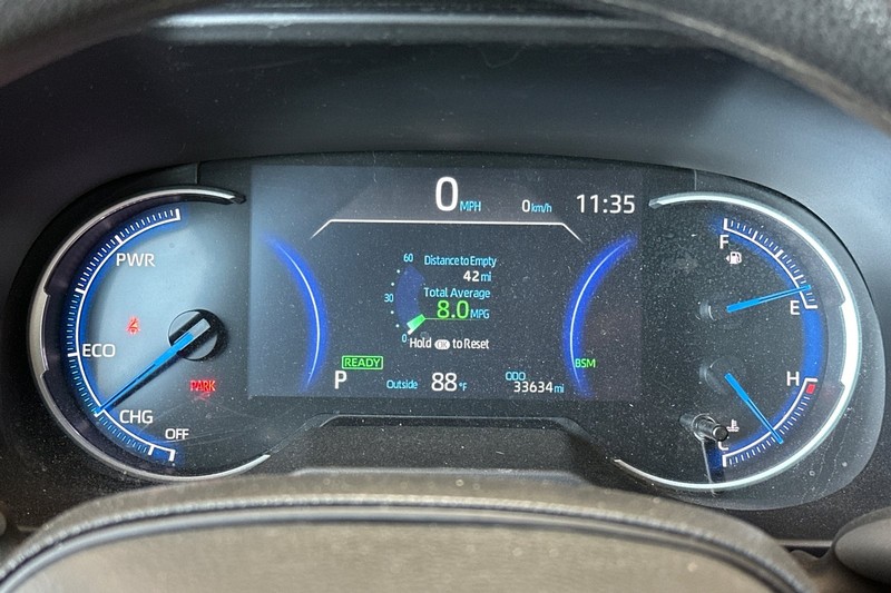 Toyota RAV4 Vehicle Full-screen Gallery Image 39