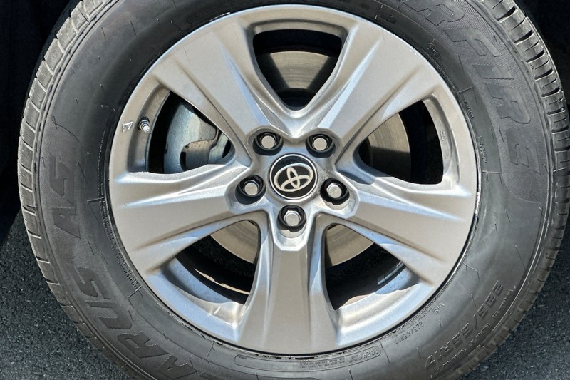 Toyota RAV4 Vehicle Full-screen Gallery Image 44