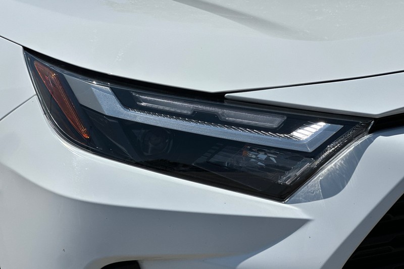 Toyota RAV4 Vehicle Full-screen Gallery Image 45
