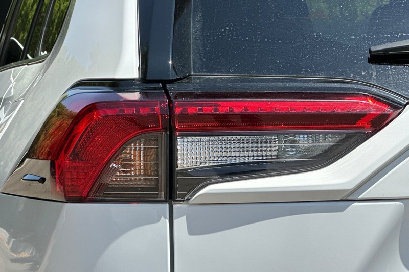 Toyota RAV4 Vehicle Full-screen Gallery Image 47