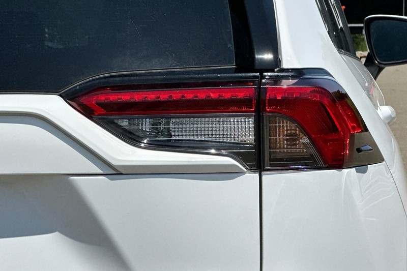 Toyota RAV4 Vehicle Full-screen Gallery Image 49