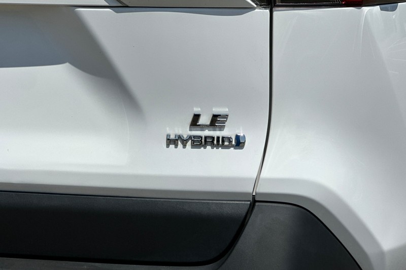 Toyota RAV4 Vehicle Full-screen Gallery Image 50