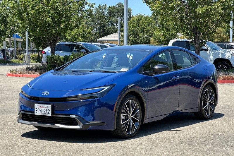 Toyota Prius Vehicle Full-screen Gallery Image 08