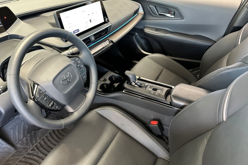 Toyota Prius Vehicle Full-screen Gallery Image 10