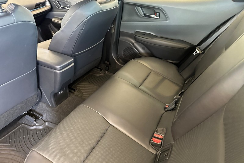 Toyota Prius Vehicle Full-screen Gallery Image 14
