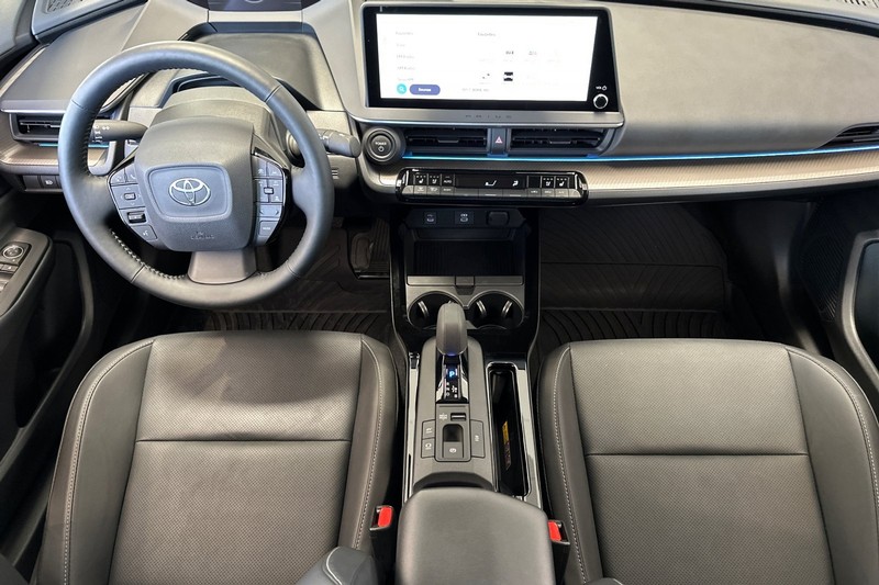 Toyota Prius Vehicle Full-screen Gallery Image 15