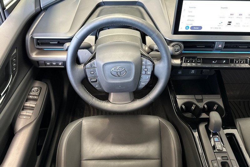 Toyota Prius Vehicle Full-screen Gallery Image 16
