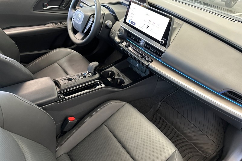 Toyota Prius Vehicle Full-screen Gallery Image 18