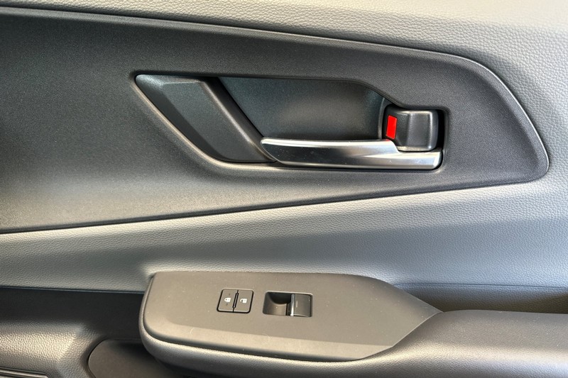 Toyota Prius Vehicle Full-screen Gallery Image 20