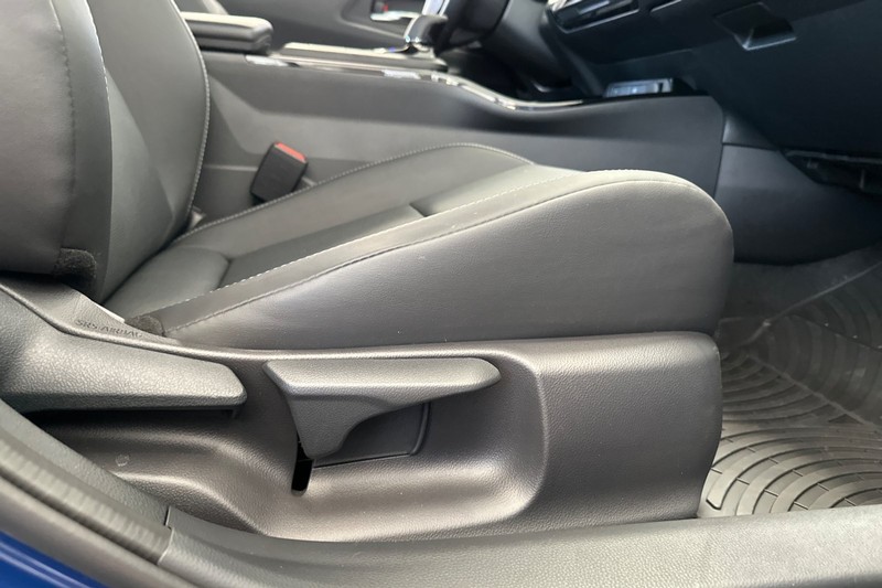 Toyota Prius Vehicle Full-screen Gallery Image 22