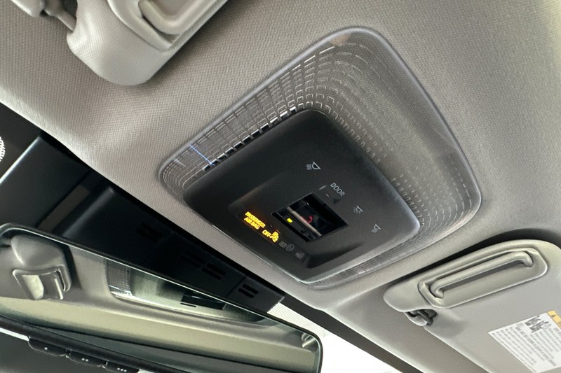 Toyota Prius Vehicle Full-screen Gallery Image 23