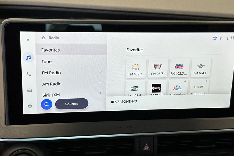 Toyota Prius Vehicle Full-screen Gallery Image 25