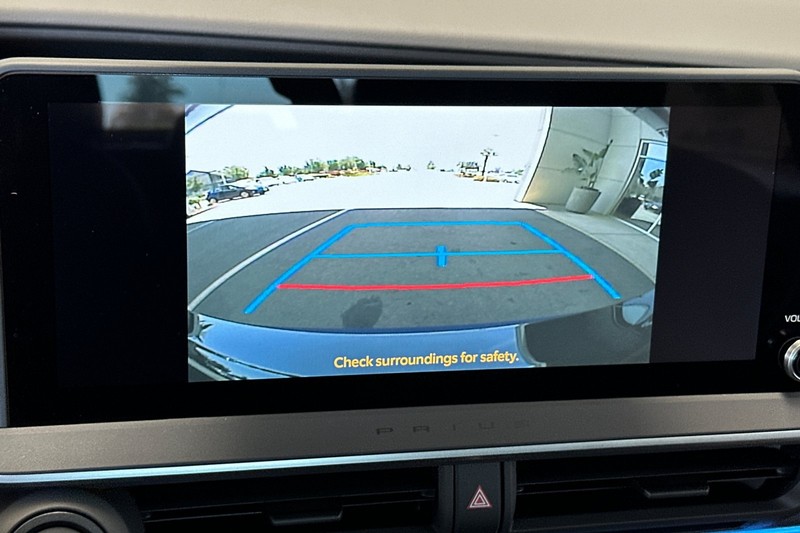 Toyota Prius Vehicle Full-screen Gallery Image 26