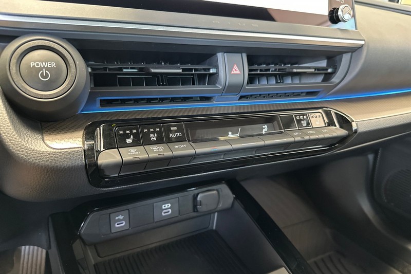 Toyota Prius Vehicle Full-screen Gallery Image 27