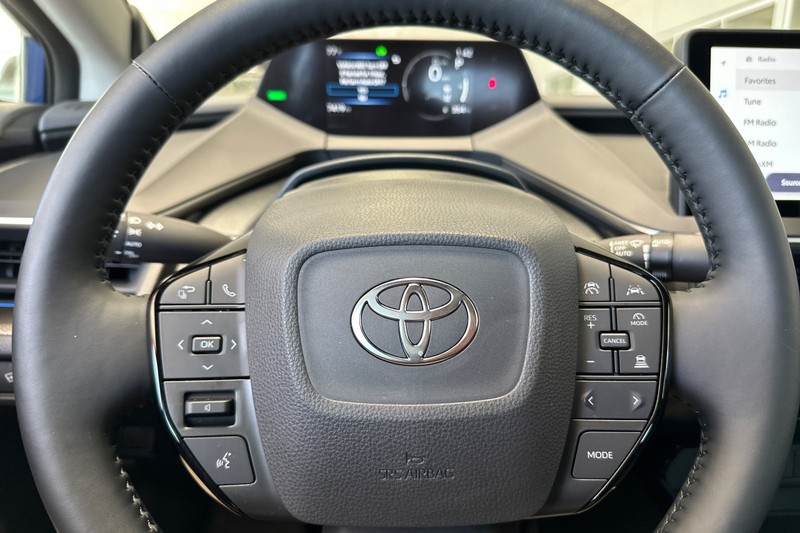 Toyota Prius Vehicle Full-screen Gallery Image 32