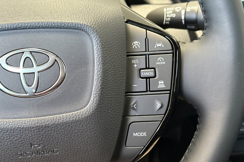 Toyota Prius Vehicle Full-screen Gallery Image 35