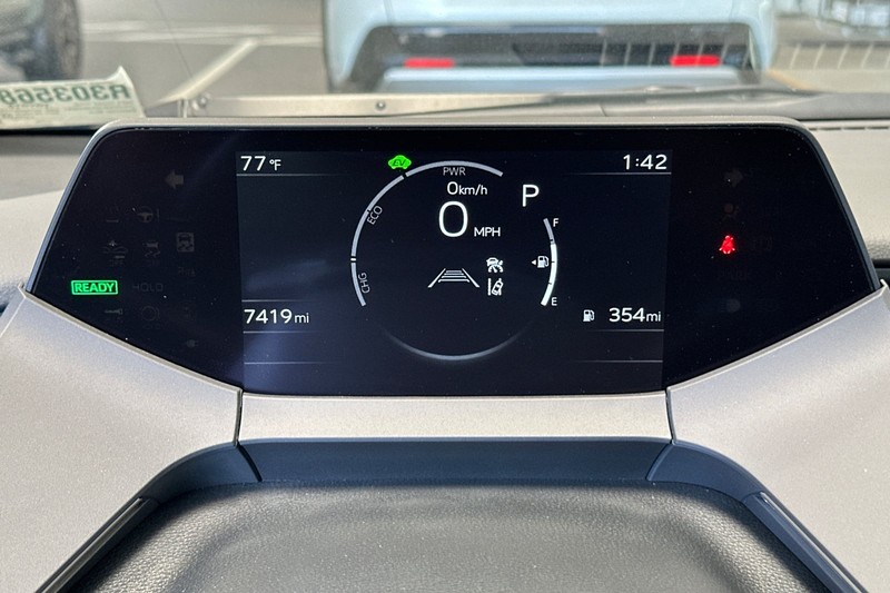 Toyota Prius Vehicle Full-screen Gallery Image 37