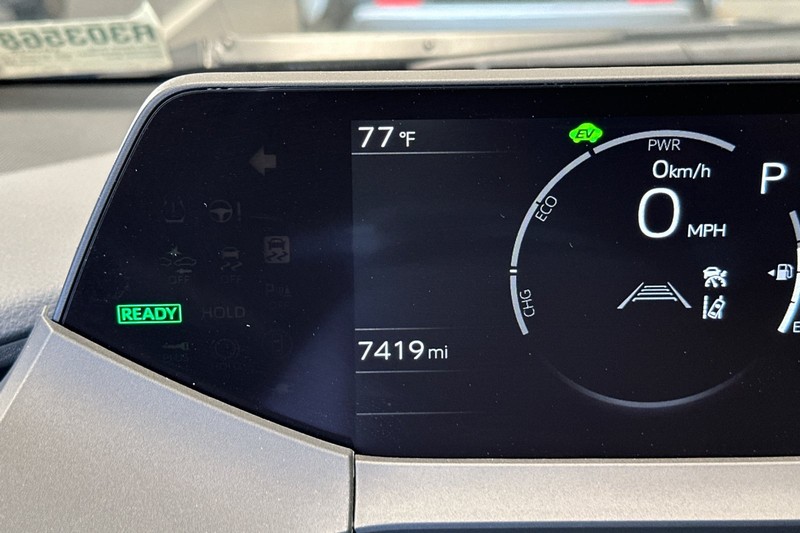 Toyota Prius Vehicle Full-screen Gallery Image 38